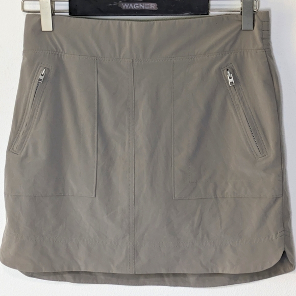 Athleta Dresses & Skirts - Athleta Chelsea Cargo Skort Women's Size 4 Gray Stretch Pockets Active Outdoor